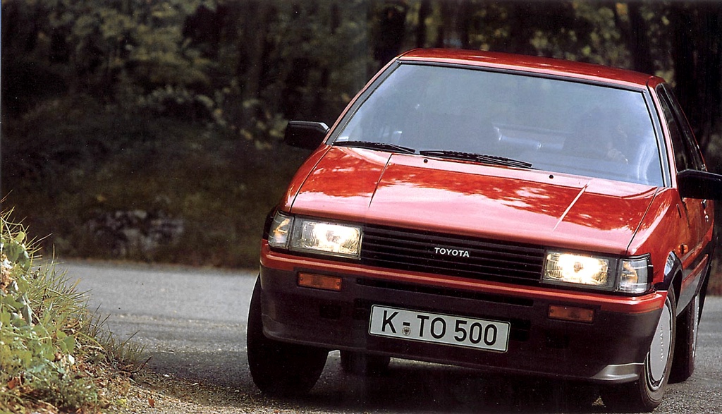 The German pre-facelift / zenki Toyota Corolla AE86 only got a front spoiler and mud flaps